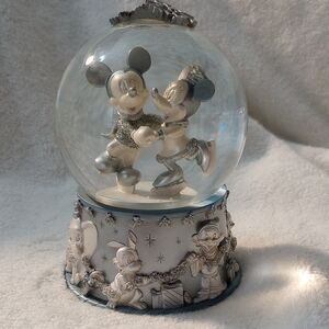 Disney Vintage 2002 Skating Mickey And Minnie Silver Snow Globe